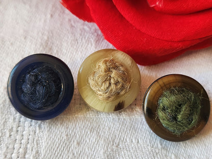 Trio boutons vintage resine pied metal coeur passementerie 1,8 cm D16B