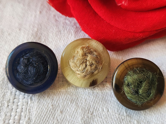 Trio boutons vintage resine pied metal coeur passementerie 1,8 cm D16B