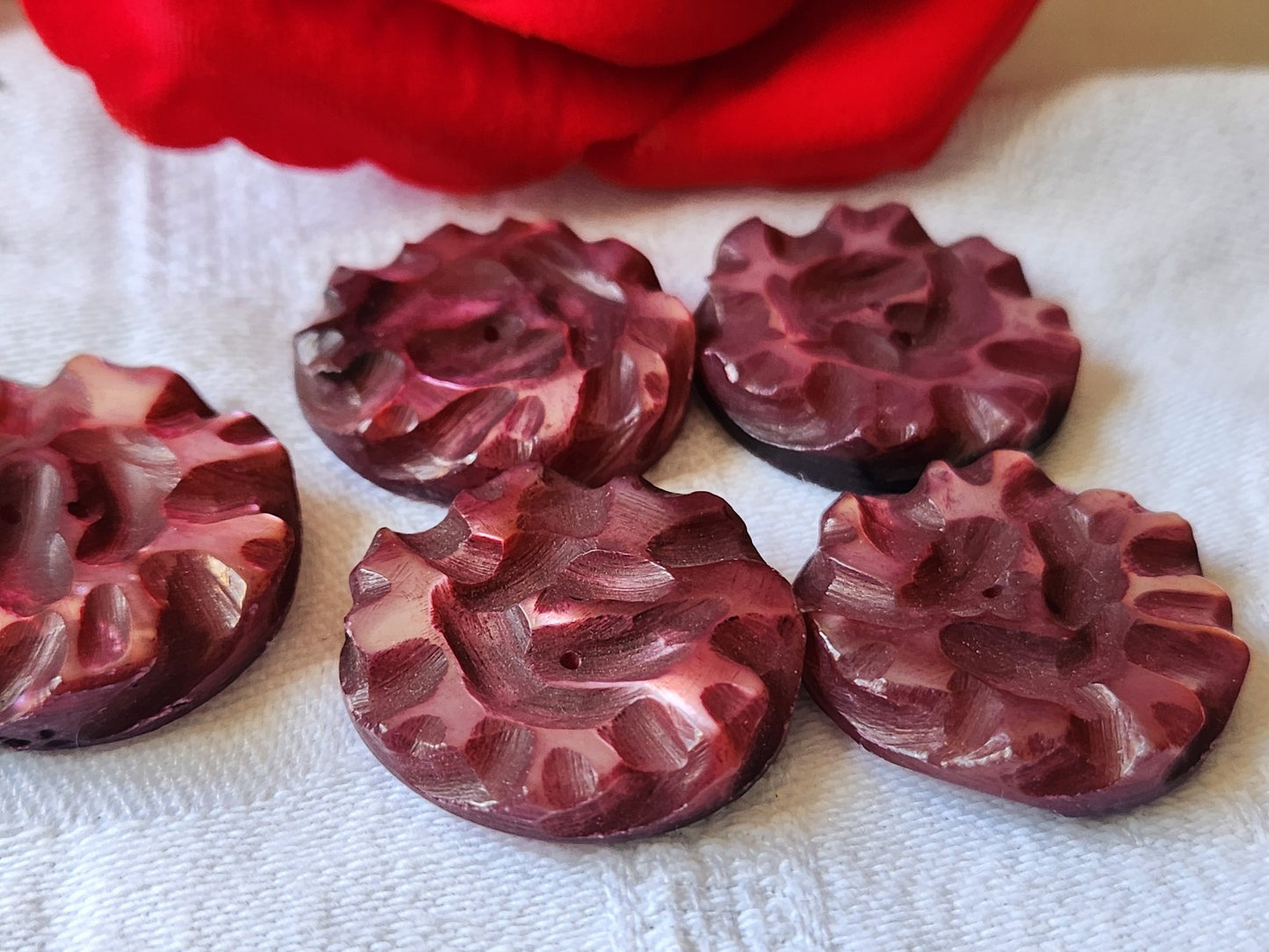 Lot 5 boutons anciens en nacre épais rose 2,5 et 2,7 cm (1 seul)  ref 3791