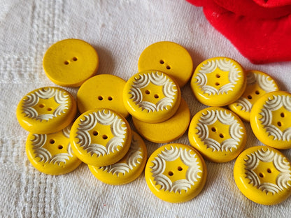 Lot 9 boutons vintage jaune blanc ciselé 1,7 cm ref 774