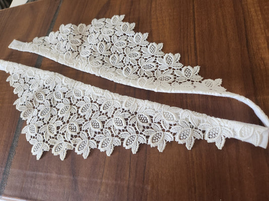 Ancien  col en tissu dentelle broderie B3-5