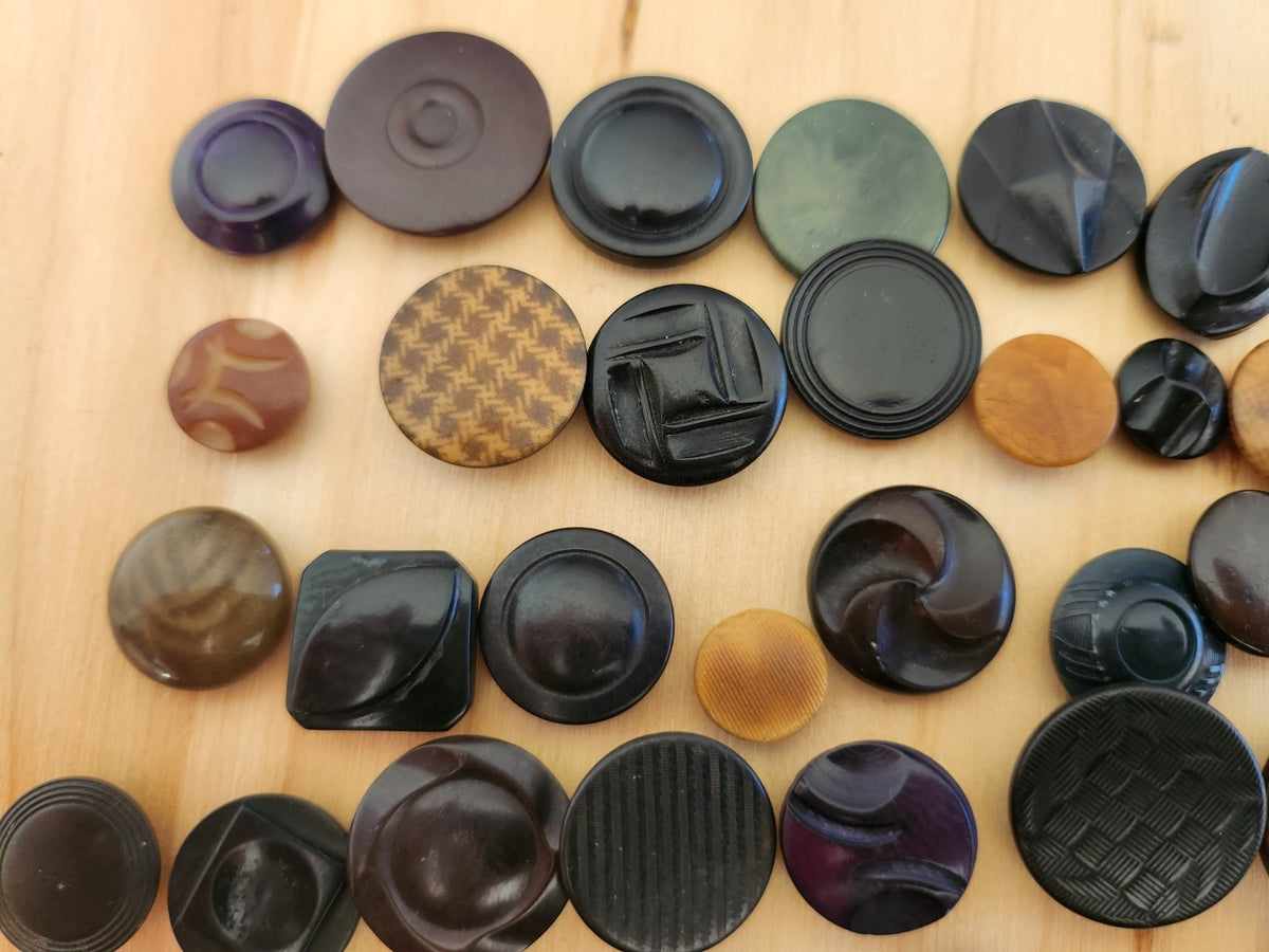 Lot 100 boutons anciens en corozo à pied 1 cm à 2 cm N°3 T10
