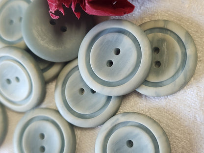 Lot 10  boutons vintage bleu reflet nacré clair trous 2,3 cm ref 0017