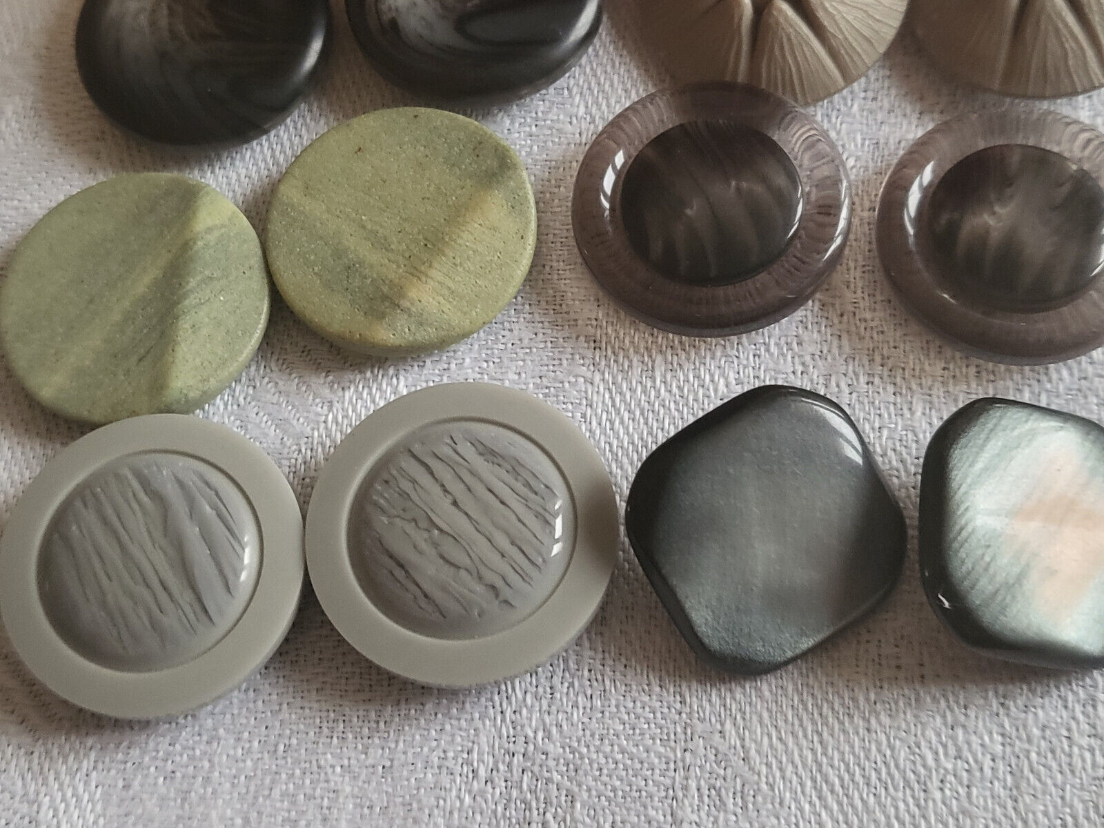 Panaché lot 6 paires de boutons vintage 12 gris pied  1,9 à 2,3 cm ref 367