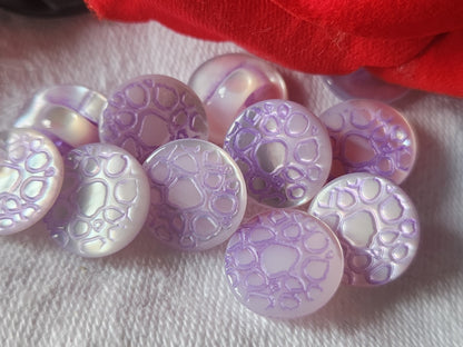 Lot 6 boutons anciens en nacre  violet ciselé alveole pied 1,2 cm ref 3031