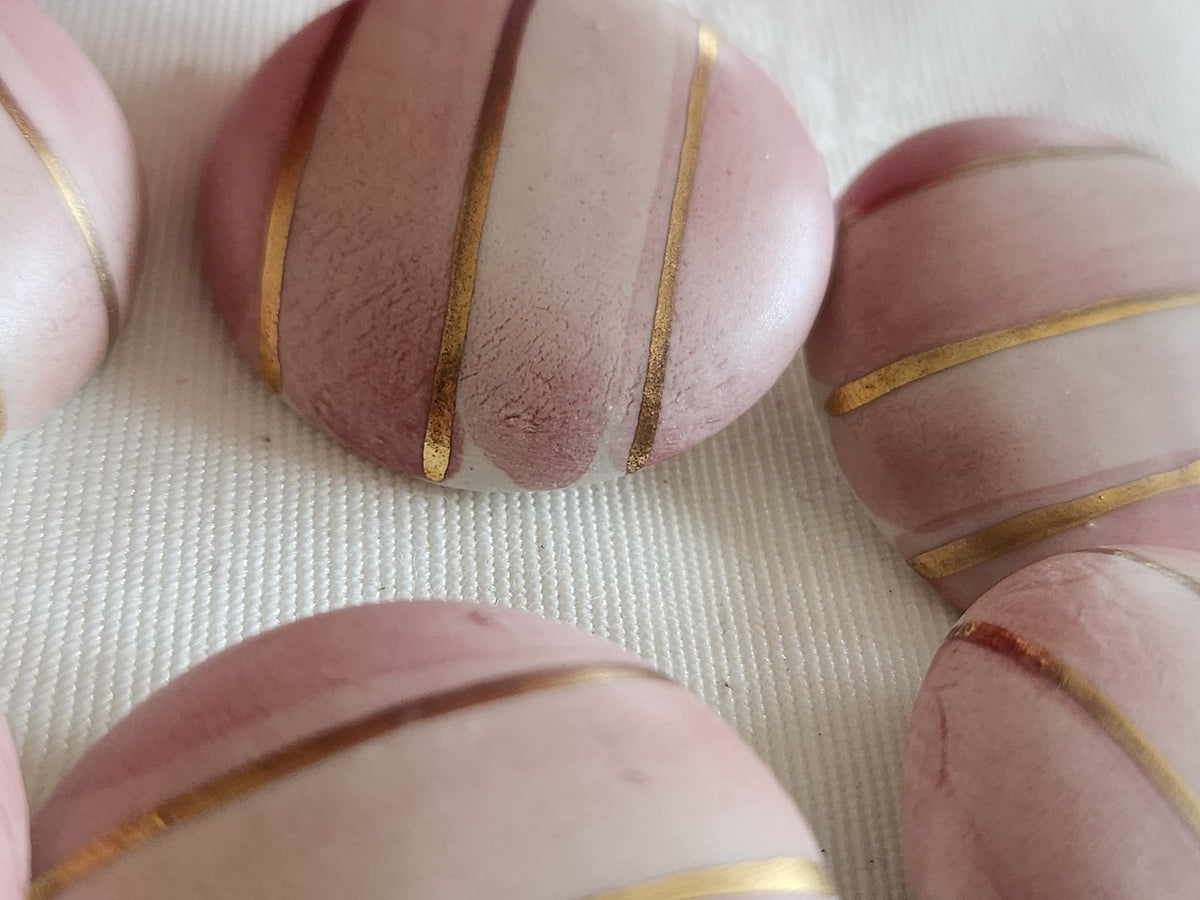 Lot 6 gros boutons vintage céramique camaïeu rose pied métal 2,7 cm ref 6230