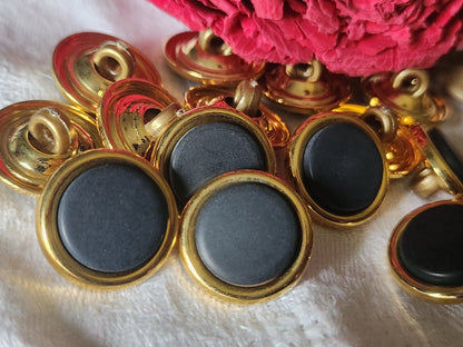 Lot 10 boutons vintage metal doré et coeur bleu/noir mat pied  1,8 cm ref 5351
