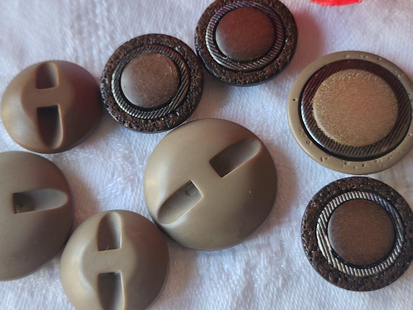 Lot 8 boutons vintage panaché mm modéle pied 2 à 2,5 cm ref 3904