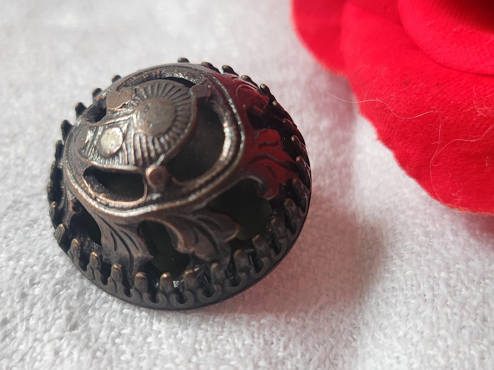 Gros bouton ancien en métal ajouré 2,3 cm   vintage ref 5868