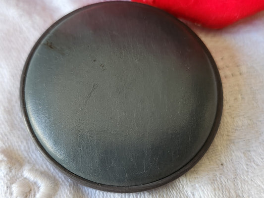 Enorme bouton ancien en cuir gris à pied 4,4 cm collection G18O