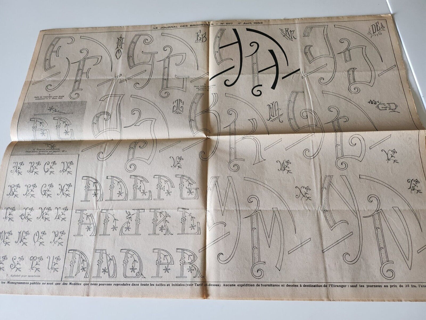 Le journal des brodeuses 1953  n° 697 coussins frises enfant drap monogramme