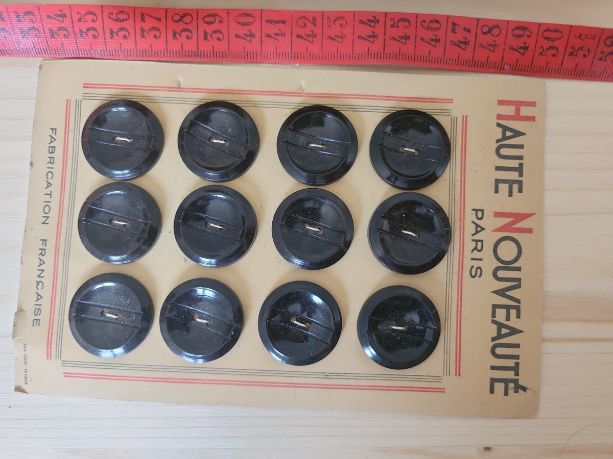 Lot 10 plaques de boutons anciens complétes n°1