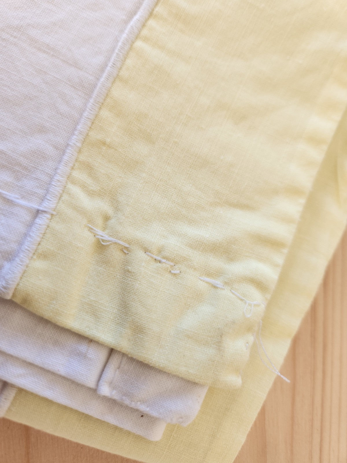 Ancien petit drap  enfant bébé vintage broderie ours musicien B8