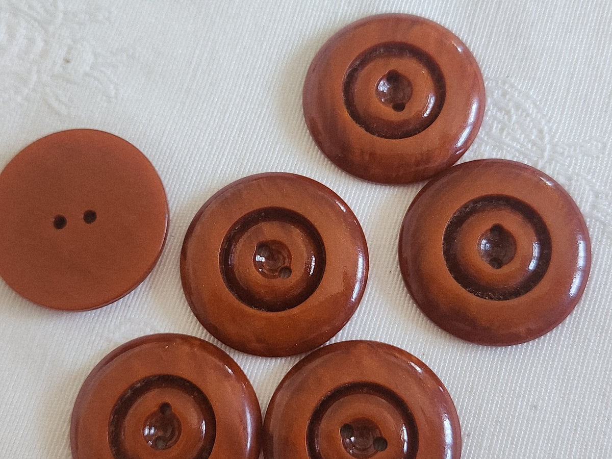 Lot 6 gros boutons vintage marron à trous  2,6 cm ref 6181