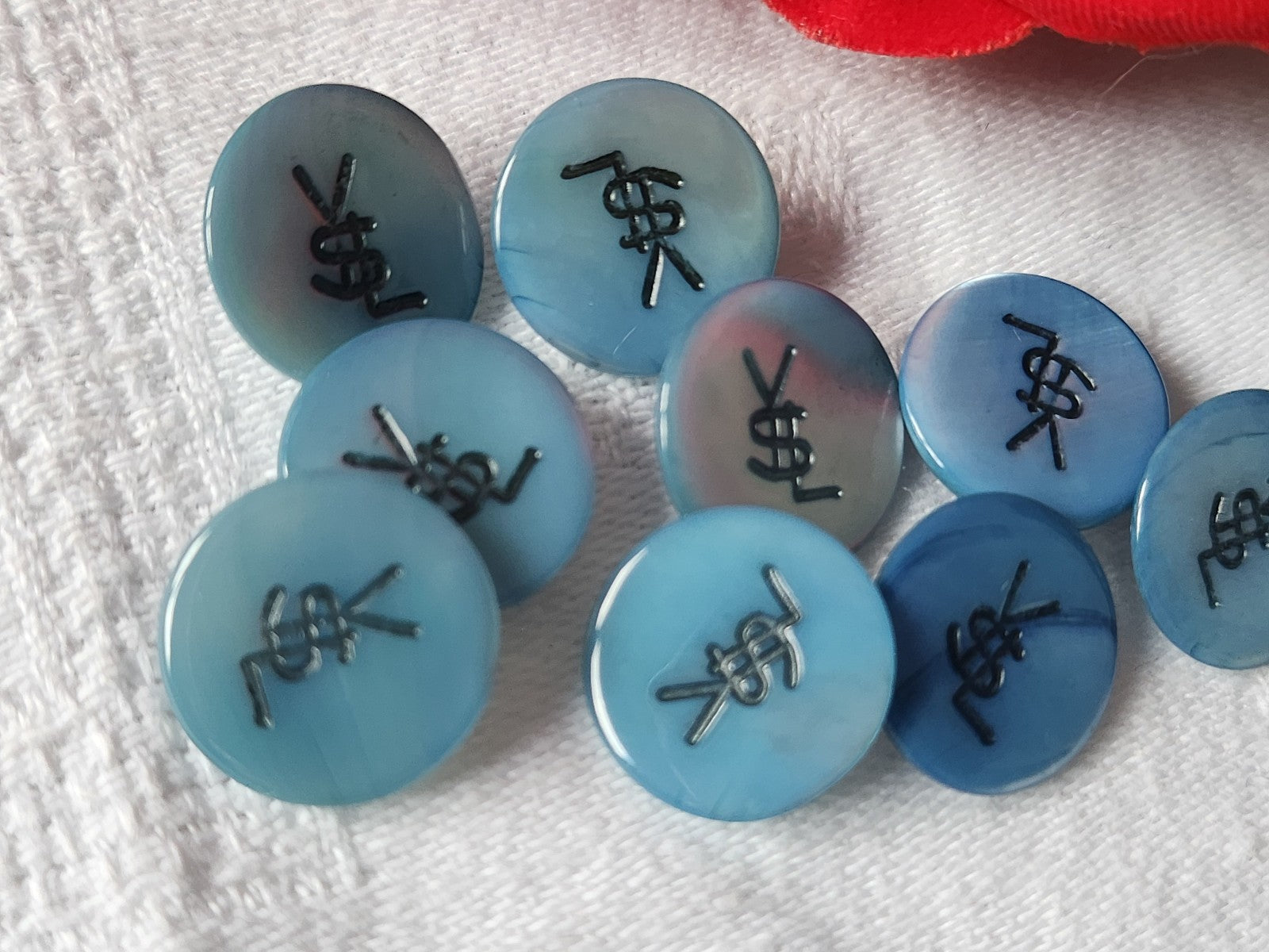 Lot 9 boutons vintage en nacre bleu YSL 1,4 cm pied panaché  ref 4871