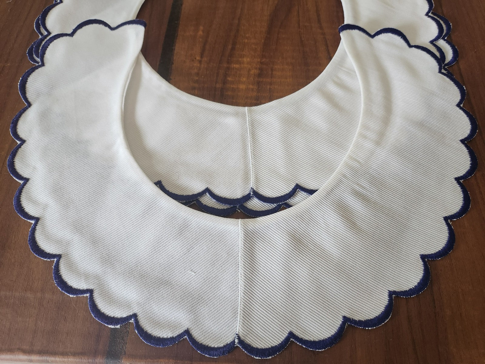 Ancien  col en tissu tramé broderie bleu feston à l'unité  B3-2