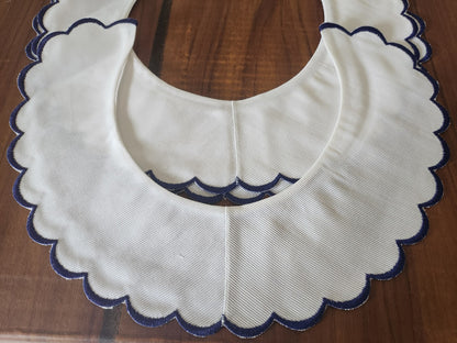Ancien  col en tissu tramé broderie bleu feston à l'unité  B3-2
