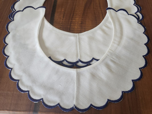 Ancien  col en tissu tramé broderie bleu feston à l'unité  B3-2