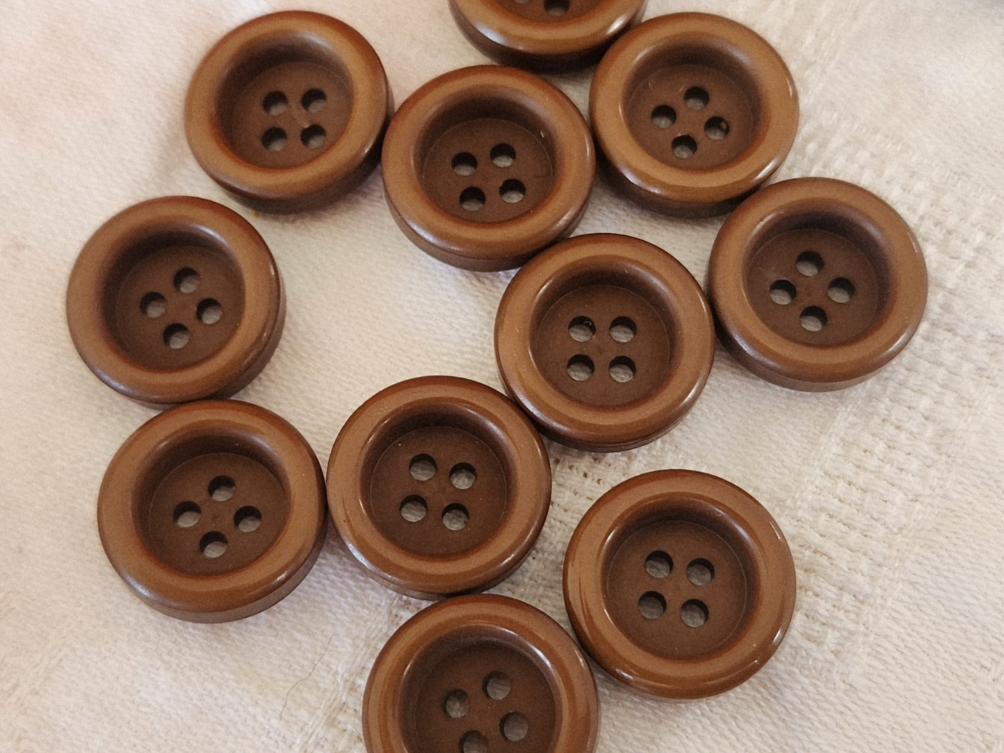 Lot 10 boutons vintage marron haut 4 trous 1,7 cm ref 3869