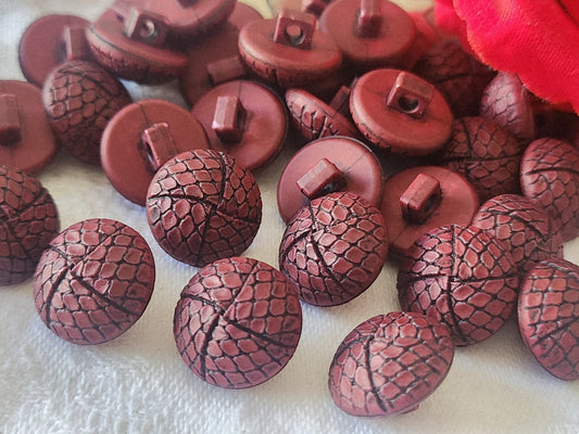 Lot 12 boutons lie de vin effet resille reptile pied rouge  1,4 cm ref 6139 **