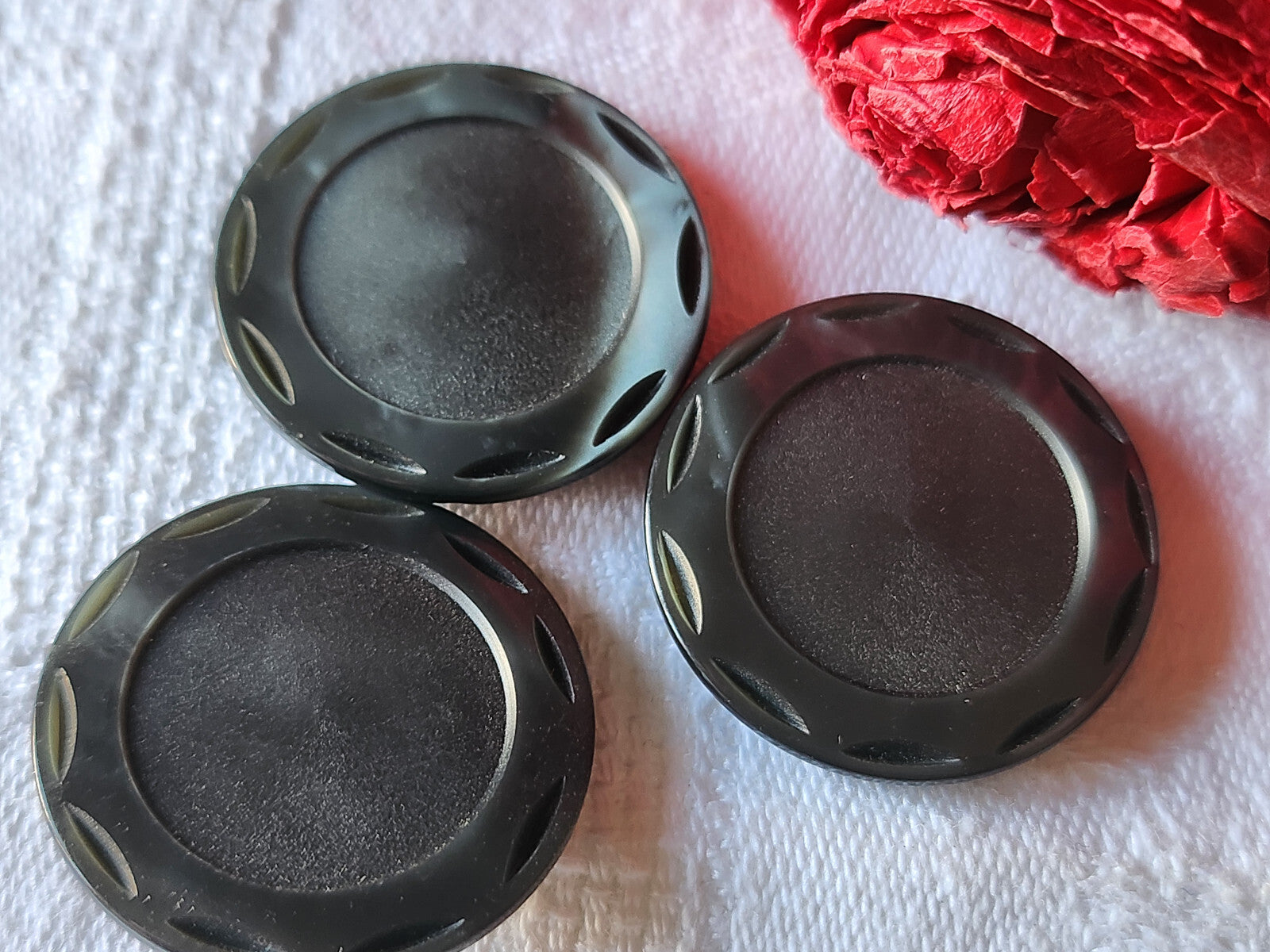 Trio gros boutons vintage gris travaillé  pied 2,7 cm ref 5793