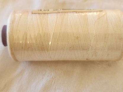 Bobine ancienne blanc  25  grammes couture mercerie ancien similisé a l'hamecon