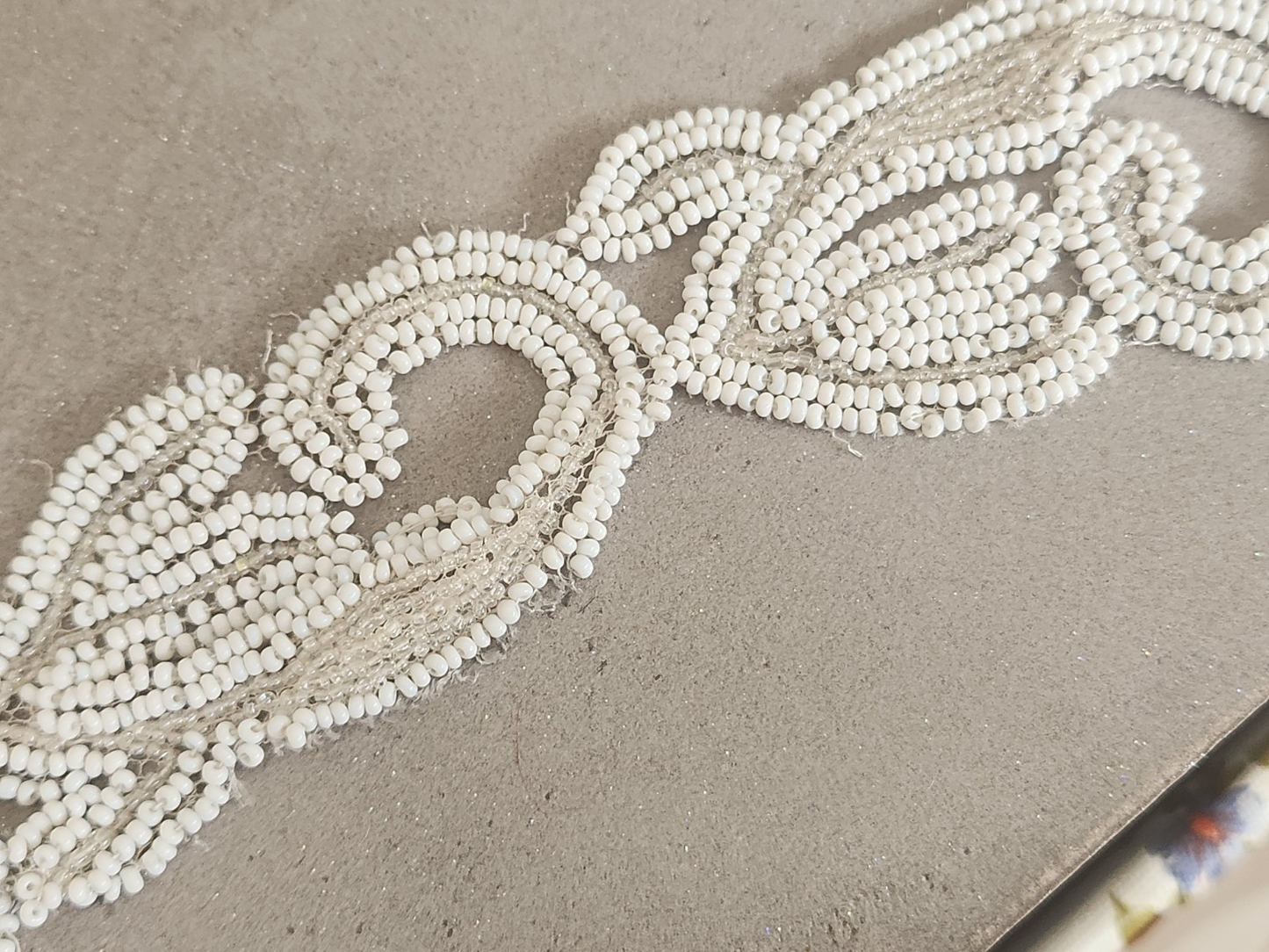 Dentelle ancienne style jais blanc année folle perlé galon fait main 81 cm T9