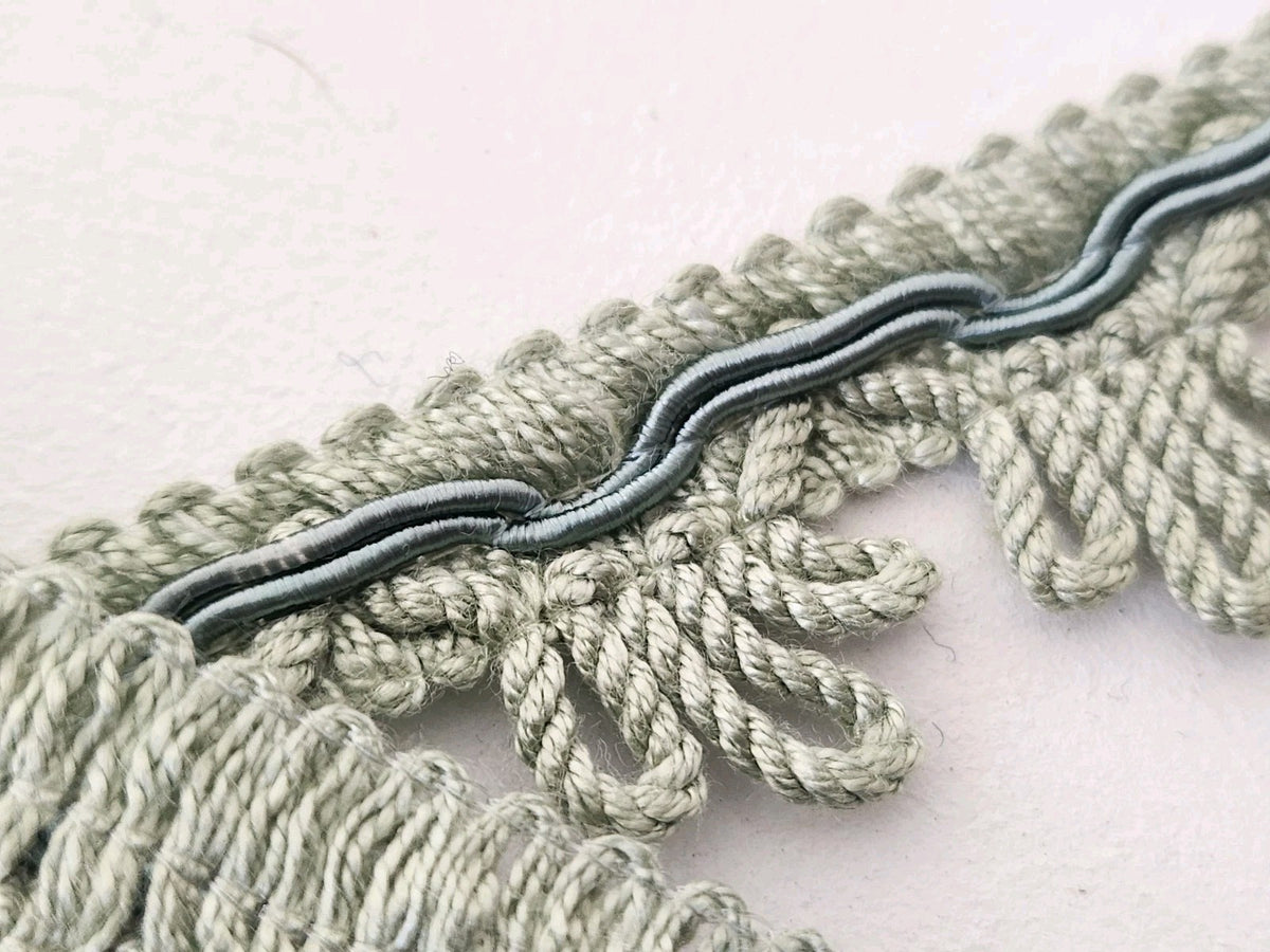 Galon vintage vert bouclette liseré haut satiné joli 2 mètres sur 2 cm A1
