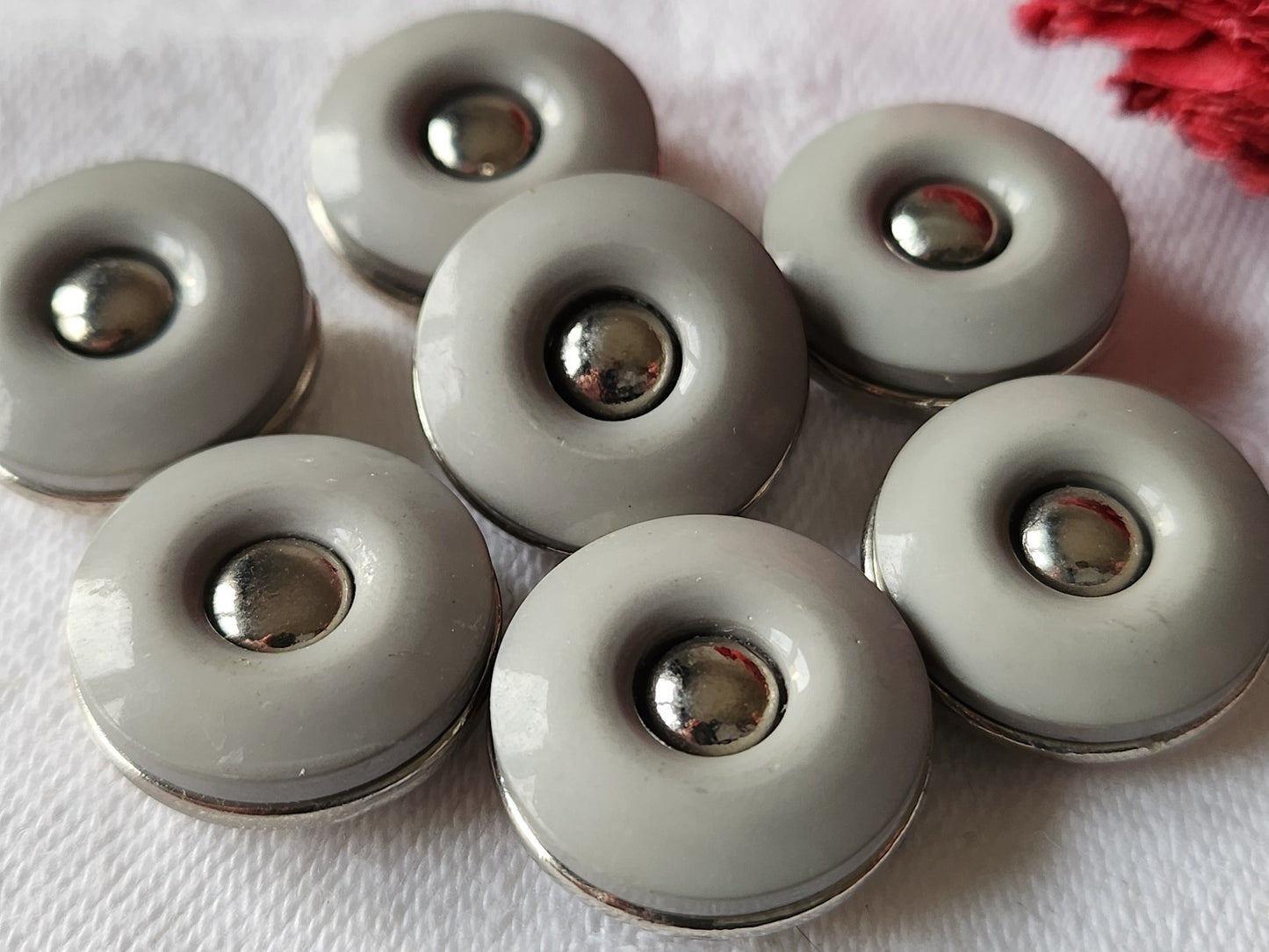 Lot 7 boutons vintage argenté rgris à pied diamètre 1,7 cm ref 3666