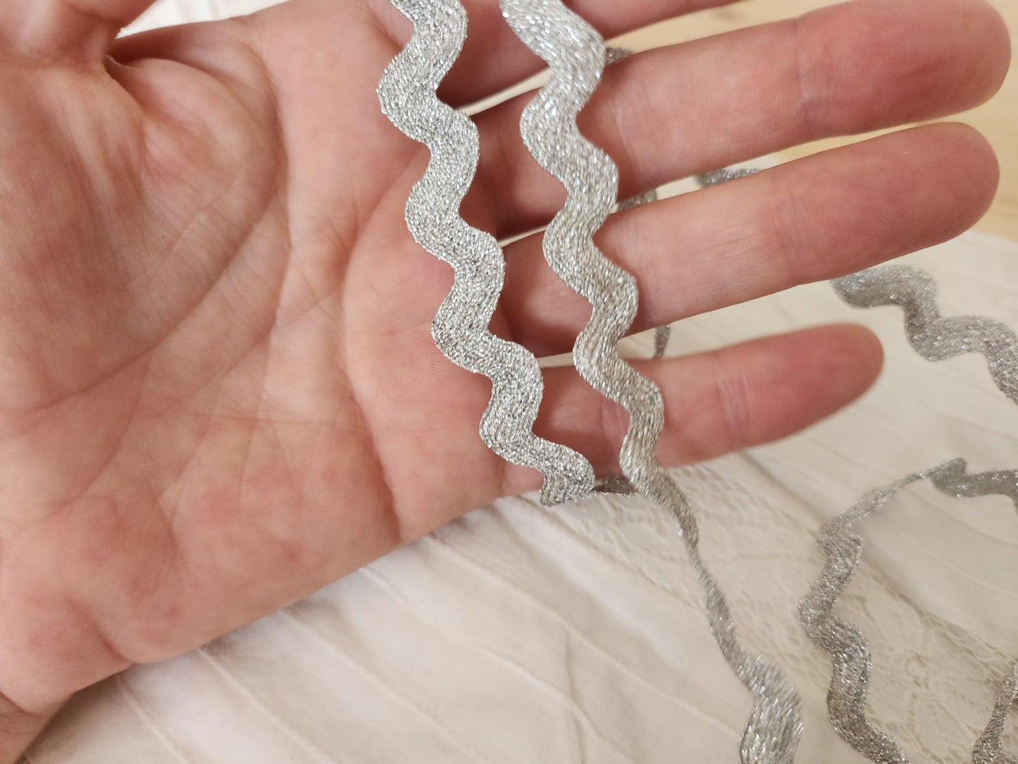 Serpentine ancienne dentelle galon argenté 3 mètres A2
