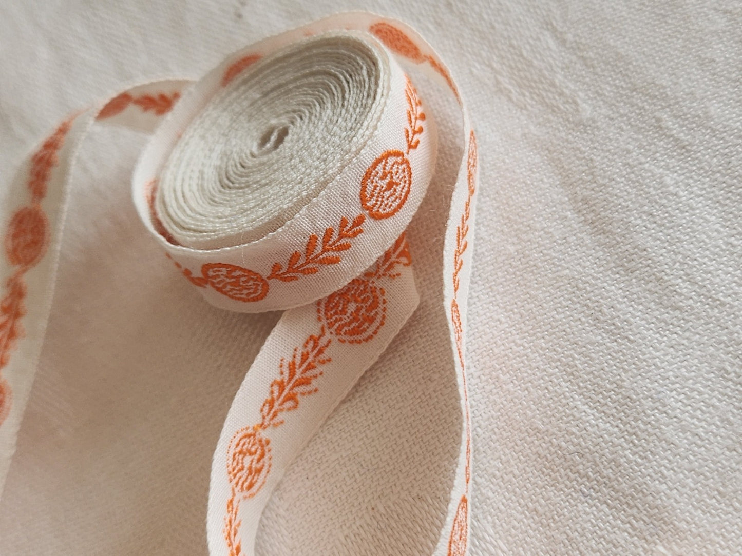 Galon ancien motif orange 2 m 50 sur 1 cm T8