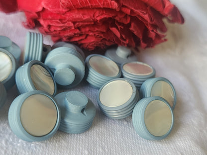 Lot 10 boutons anciens en nacre bleu pied petits 1,2 cm  ref 3745