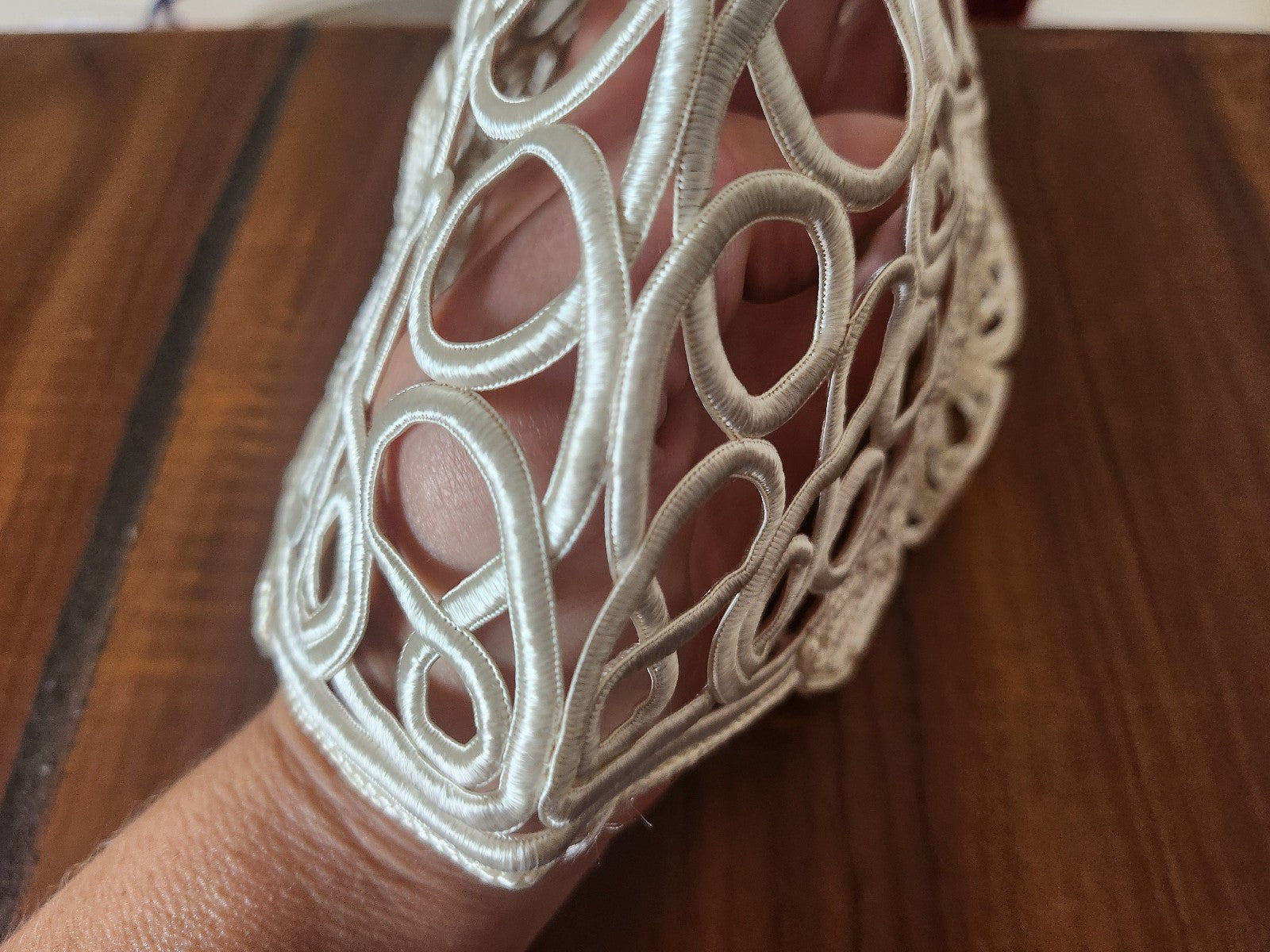 Ancien  coiffe  sainé blanche broderie jamais utilisée B3