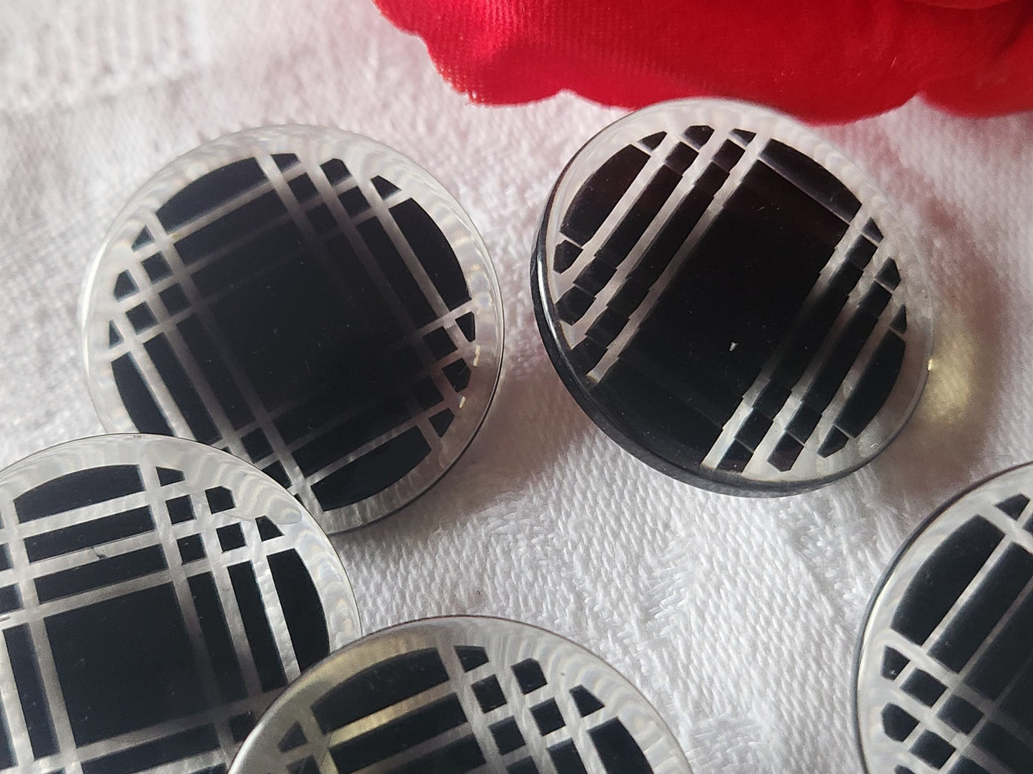 Lot 5 gros boutons vintage quadrillé noir  pied 2,7 cm ref 3306