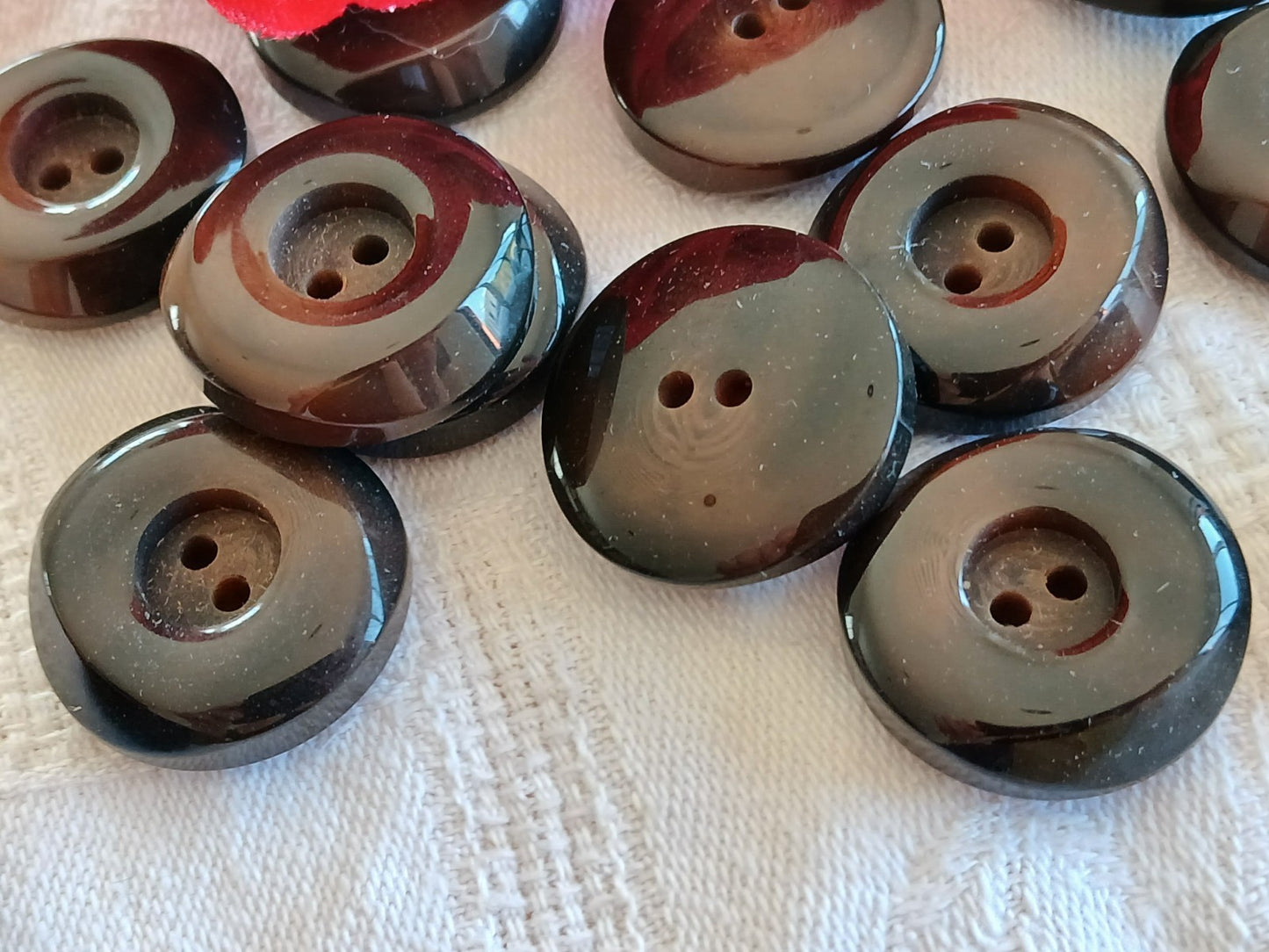 Lot 6  boutons vintage marron lumineux épais trous 2,2 cm ou 22 mm ref 6480
