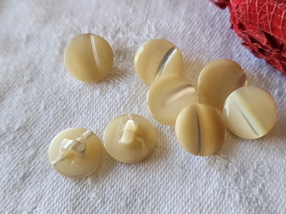lot 8 boutons anciens en nacre beige lisse pied  1,1 cm ref 5039