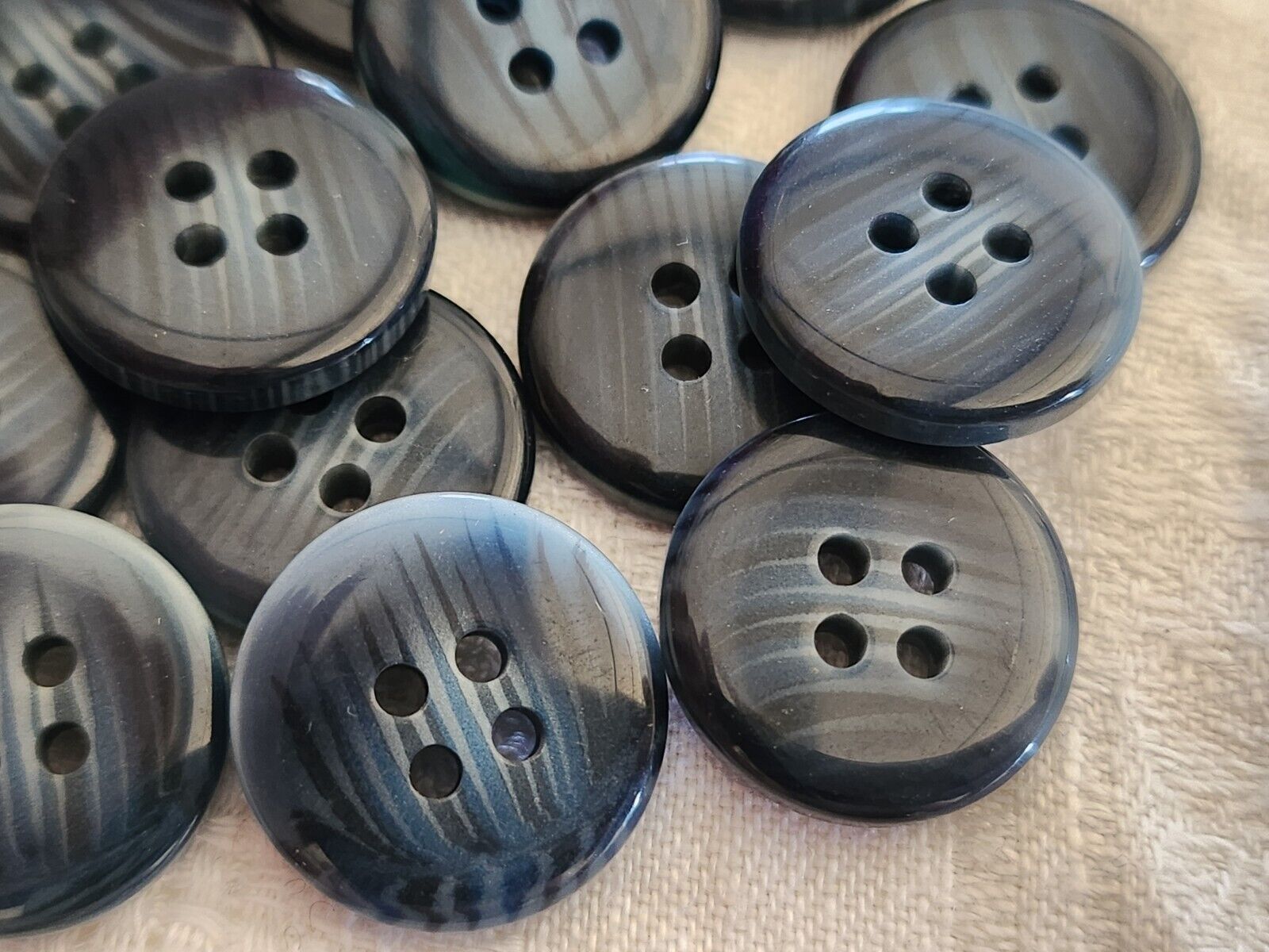 Lot 12 boutons vintage camaïeu bleu trous 1,8 cm ref 3047