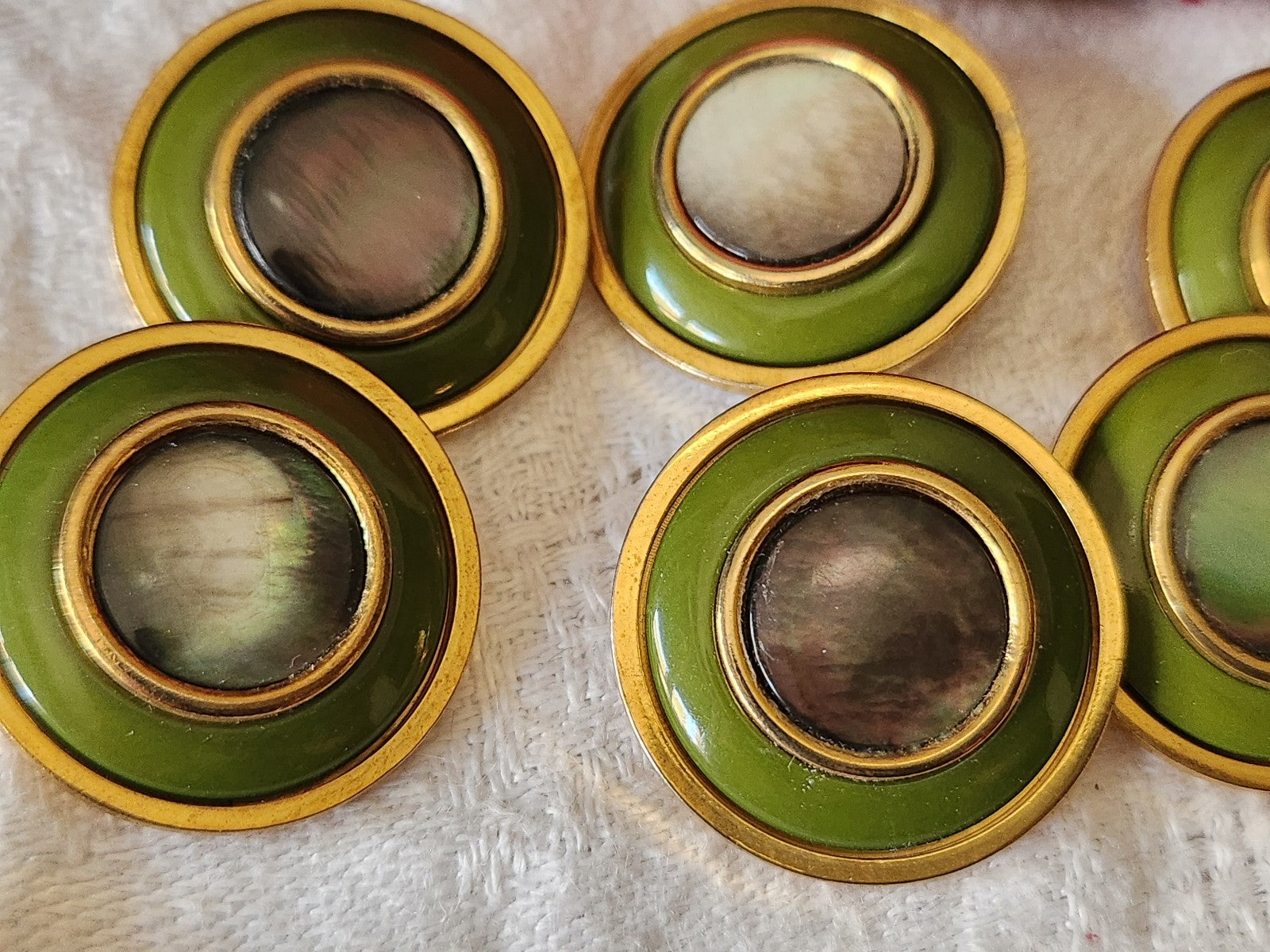 Lot 6 boutons anciens en metal coeur en nacre vert 2,4 cm ref 3359