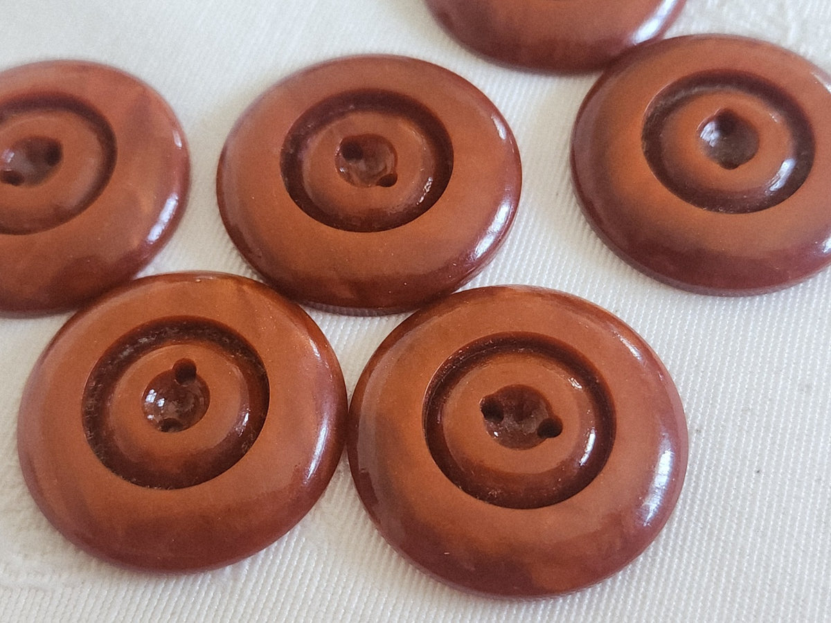 Lot 6 gros boutons vintage marron à trous  2,6 cm ref 6181