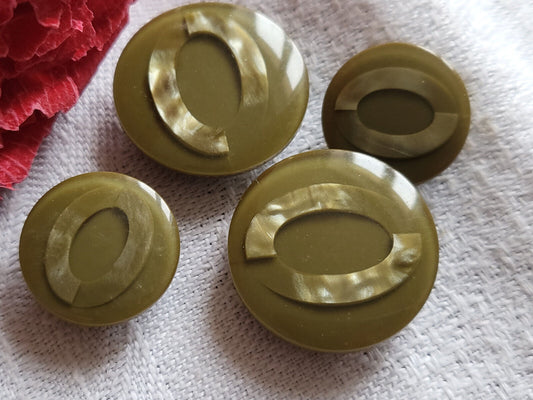 Lot 4 boutons vintage vert avec inclusion à pied kaki  1,5 et 2 cm G17M