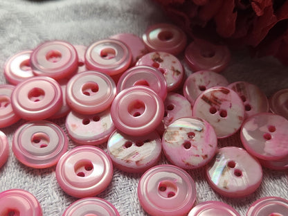 Lot 12 petits boutons anciens en nacre rose flashy  parme épais 1,1 cm ref 4694