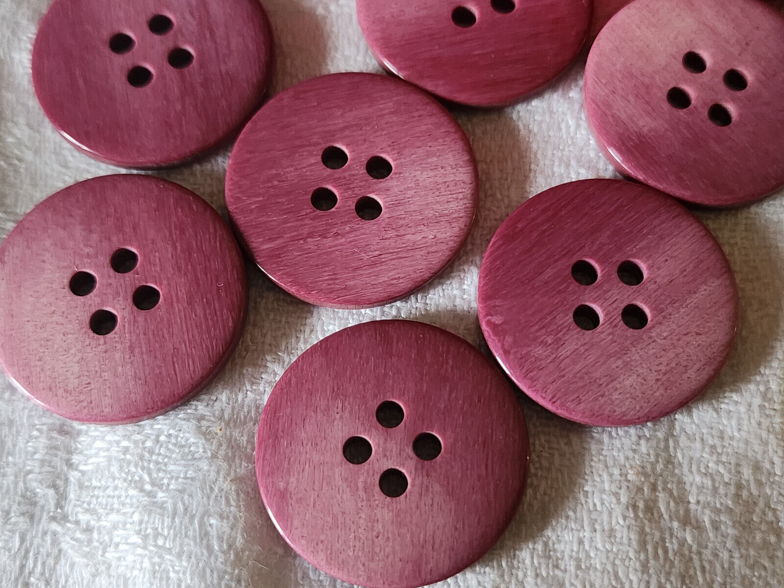 Lot 7 boutons vintage camaieu rose foncé plat 2 trous 2,3 cm ref 3211