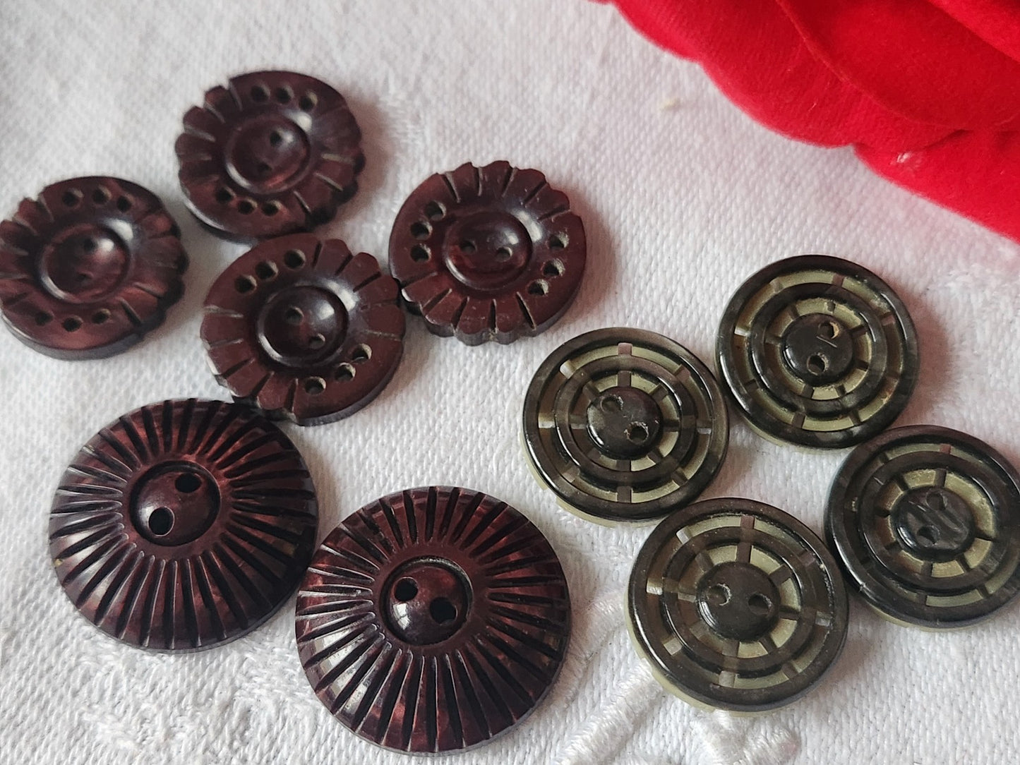 Lot 10 boutons anciens  ajouré mignon 1,8 à 2,2 cm ref 397