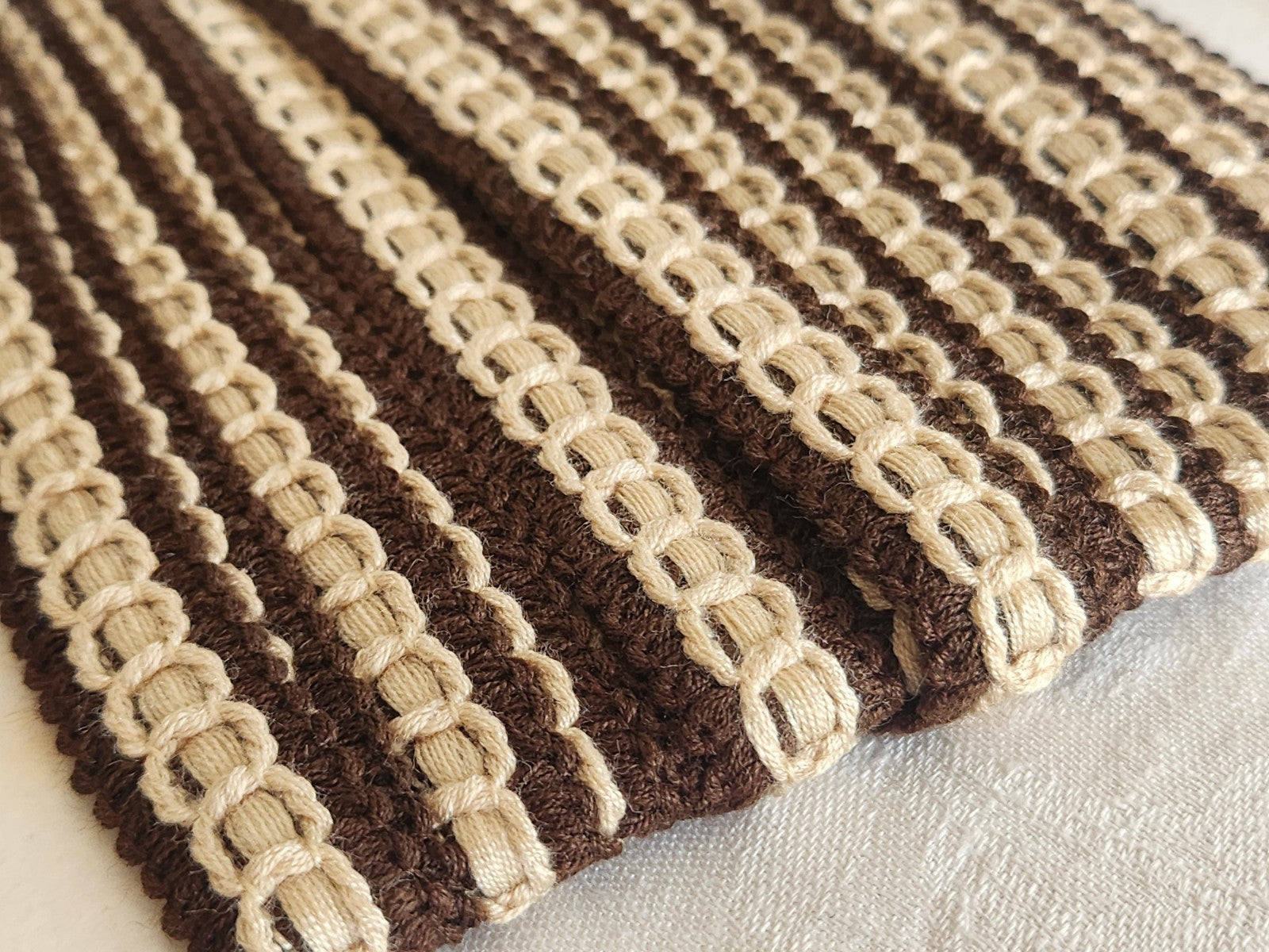 Galon vintage beige marron sur plaque 6 m 70 sur 1,8 cm A5