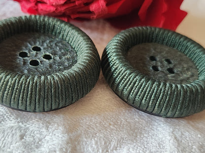 Duo énormes boutons anciens passementerie vert trous 3,8 cm ref 3080