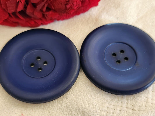 Duo énormes boutons vintage bleu à trou mat 3,8 cm ref 2614