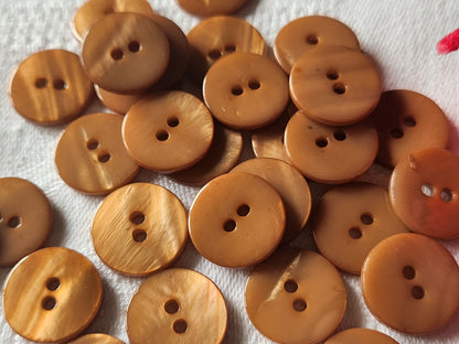 Lot 12 boutons vintage en nacre marron  à trous 1,5 cm ref 3901