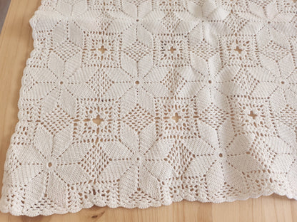Lot 2 grands napperons anciens crochet blanc 47 sur 47 et 43 sur 44 cm B7