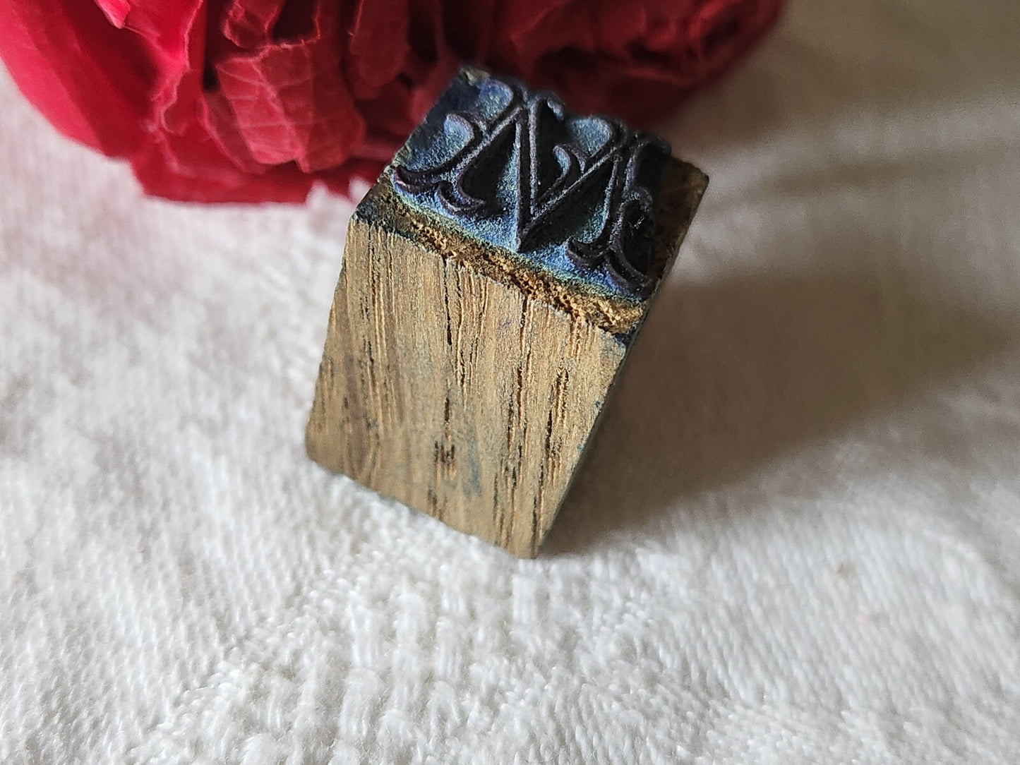 Mini tampon ancien monogramme M  broderie feston collection couture mercerie