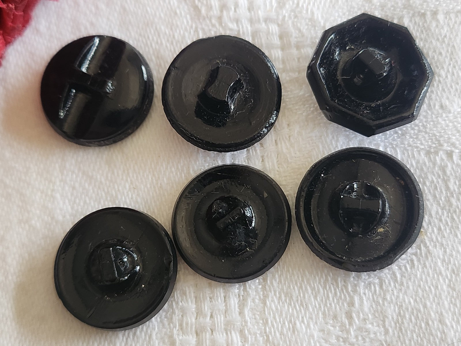 Lot 6 boutons anciens en verre noir 1,7/1,8 cm pied facette ref 6079